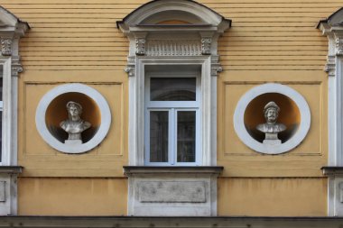 Prag Çek Cumhuriyeti 'nin tarihi merkezinde binanın cephe mimari unsurları