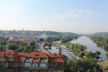 Visegrad kalesinden Prag Çek Cumhuriyeti ve Vltava nehrinin panoramik manzarası