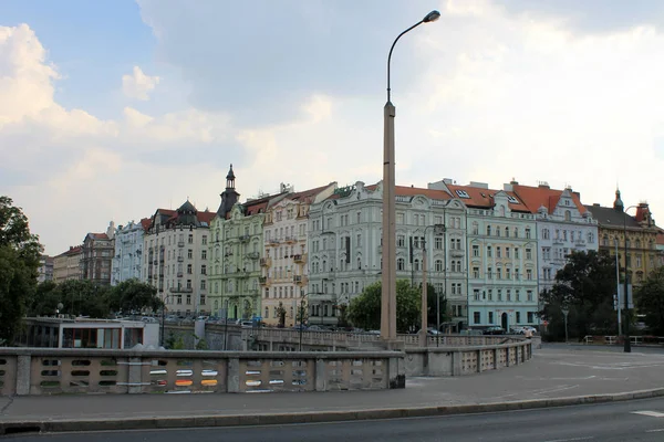 布拉格街头捷克共和国晴朗的夏季早晨 — 图库照片