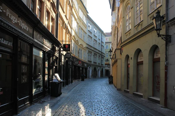 Prágai Utcai Csehország Tiszta Nyári Reggelen — Stock Fotó