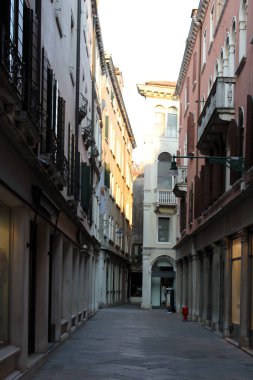 Venedik Italya dar eski sokak