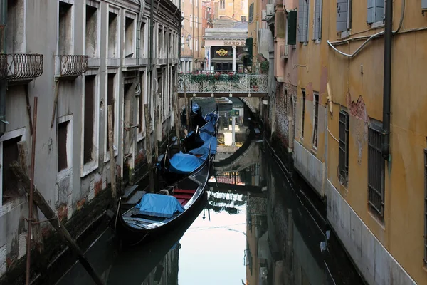 Enger Wasserkanal Venedig Italien — Stockfoto