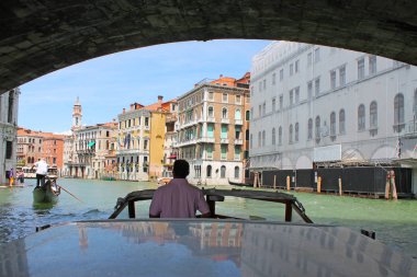 Venedik Italya büyük kanalda motorlu tekne tarafından