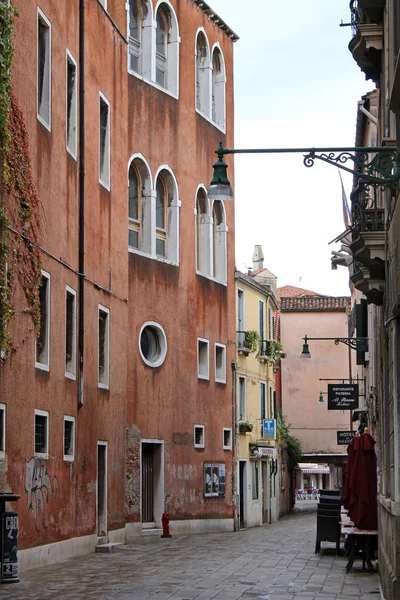 Narrow Old Street Venice Italy — Stock Photo, Image