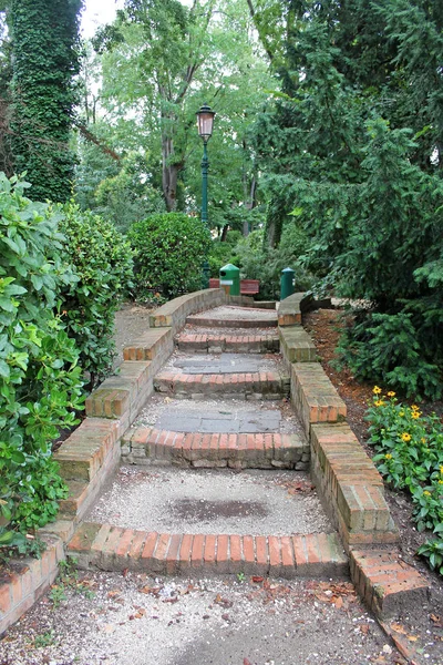 Escalera Ladrillo Verde Parque Verano Venecia — Foto de Stock