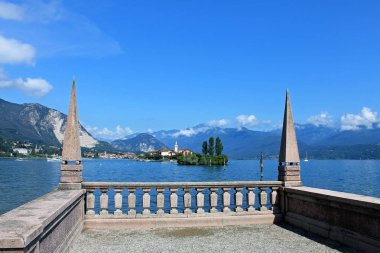 Italya 'daki Maggiore Gölü 'nün manzarası