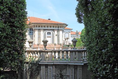 Italya 'da Maggiore Gölü üzerinde Isola Bella adasında Saray parlak yaz günü