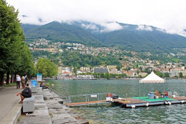 Locarno Isviçre Maggiore Gölü kıyısında