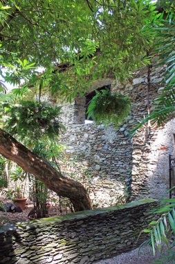 Isola Madra adasında Peyzaj Parkı