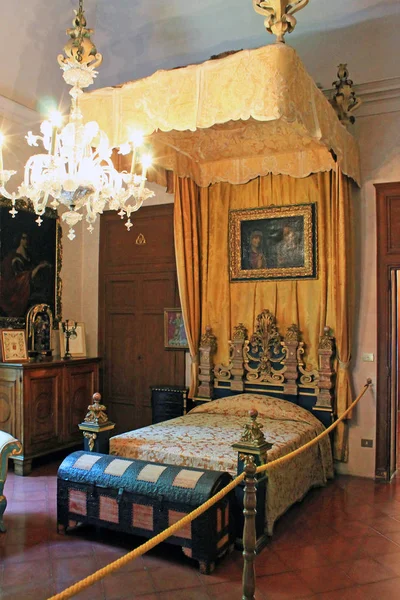 伊索拉马德雷岛上的宫殿内部 — 图库照片