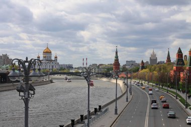 Moskova'da Kremlin seti nehre ve Rus başkentinin ana konumlar bakan