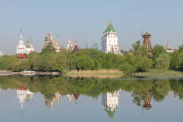 Kremlin Izmailovo Moscú Rusia Principios Mañana Primavera Con Reflexión Agua —  Fotos de Stock