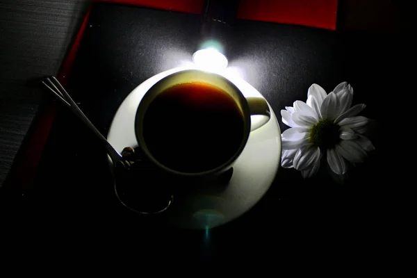 Stillleben Mit Einer Tasse Kaffee Mit Einer Blume — Stockfoto