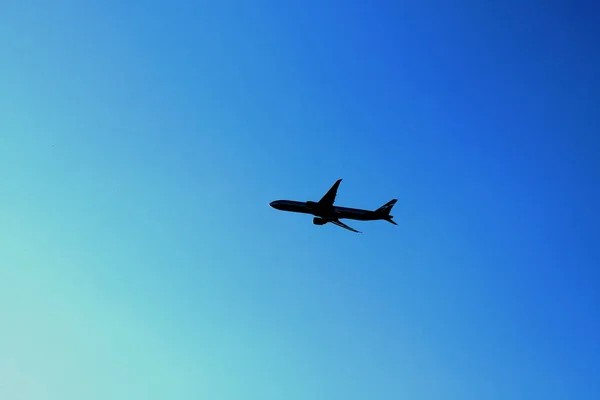 Flying Plane Blue Sky Clouds — Stock Photo, Image