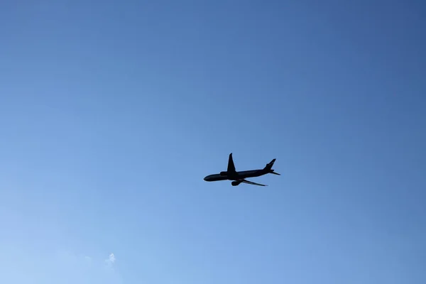 Flying Plane Blue Sky Clouds — Stock Photo, Image