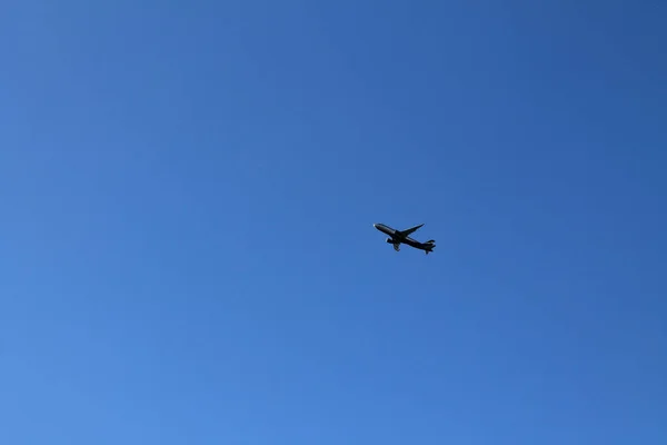 Flying Plane Blue Sky Clouds — Stock Photo, Image