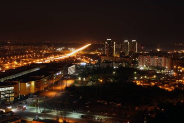 Geceleri şehrin soyut panoramik görünümü