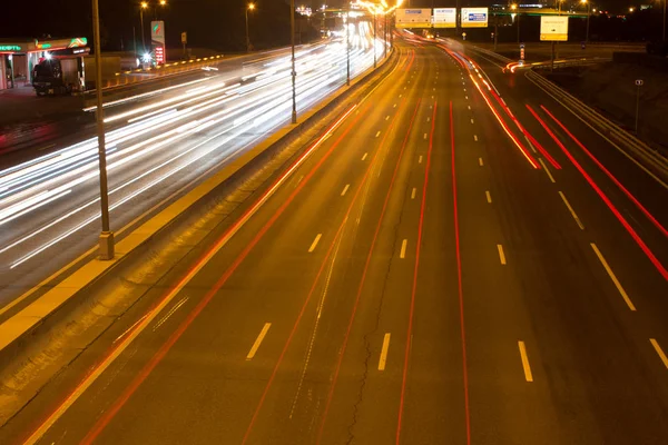 Νυχτερινό Δρόμο Ίχνη Από Φως Αυτοκινήτου — Φωτογραφία Αρχείου