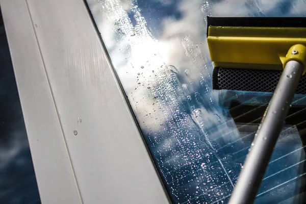 Lavado Ventanas Plástico Con Cepillo Amarillo — Foto de Stock