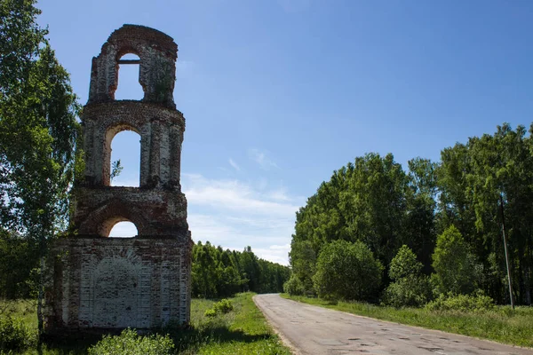 Vieille Église Abandonnée Ruine Russie Par Une Journée Été Ensoleillée — Photo