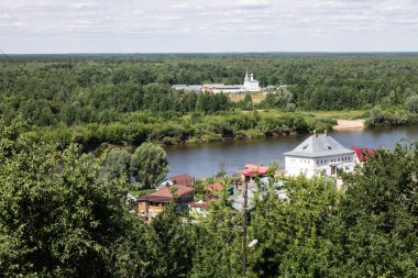 Net bir yaz gününde Rusya'da Gorokhovets Panorama