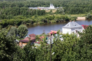 Net bir yaz gününde Rusya'da Gorokhovets Panorama