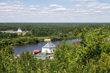 Net bir yaz gününde Rusya'da Gorokhovets Panorama