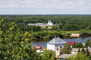 Net bir yaz gününde Rusya'da Gorokhovets Panorama