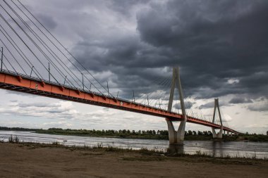 Murom, Rusya'da Oka nehri üzerinde büyük bir kablo-kaldı köprü