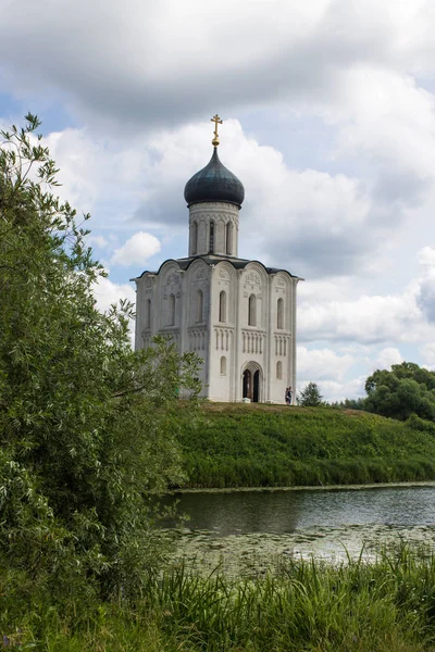 Біла Кам Яна Церква Заступництва Нерл Відображенням Воді Літнього Дня — стокове фото