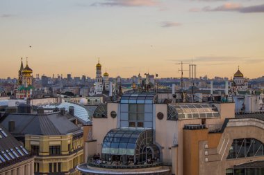 Merkezi çocuk mağazasının çatısından Moskova Rusya'nın tarihi merkezinin üst görünümü
