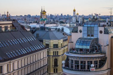 Merkezi çocuk mağazasının çatısından Moskova Rusya'nın tarihi merkezinin üst görünümü
