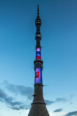 Akşam aydınlatma Moskova Rusya ile Ostankino Tv kulesi