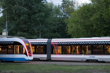 Moskova / Rusya - 7 Temmuz 2019: Modern Moskova tramvayları depoda