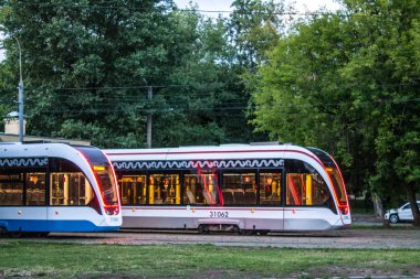 Moskova / Rusya - 7 Temmuz 2019: Modern Moskova tramvayları depoda