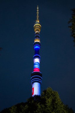 Akşam aydınlatma Moskova Rusya ile Ostankino Tv kulesi