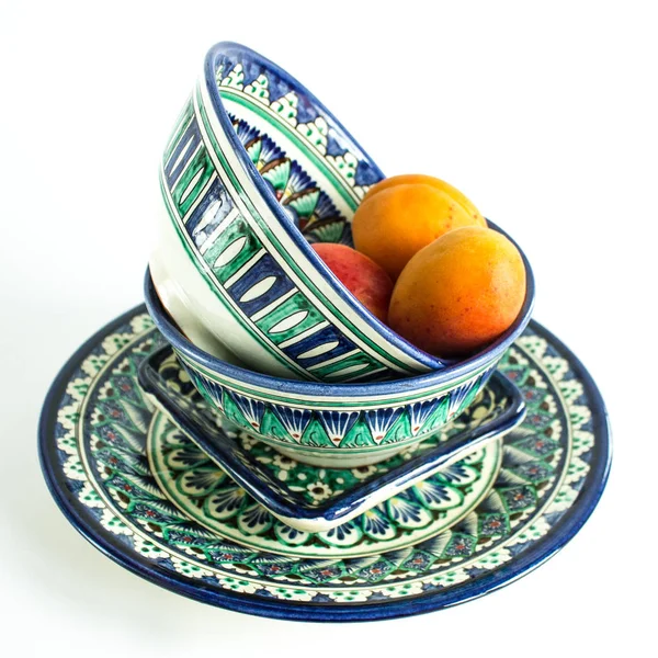 Fruta Fresca Pratos Nacionais Uzbeques Com Ornamento Tradicional — Fotografia de Stock