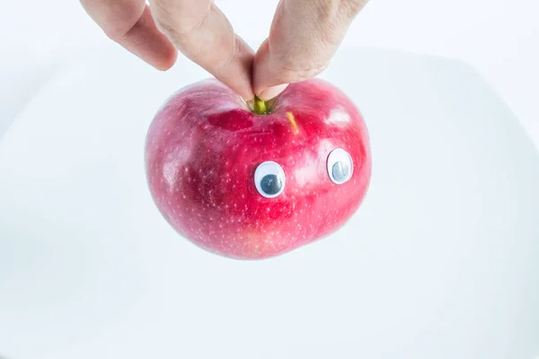 Roter Reifer Apfel Mit Augen Aus Nächster Nähe — Stockfoto