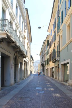 Brescia İtalya'nın tarihi merkezinde Clear Sunny yaz günü