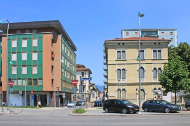 Brescia İtalya'nın tarihi merkezinde Clear Sunny yaz günü