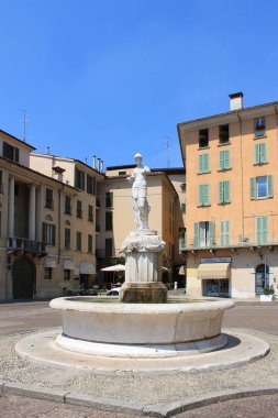 Brescia İtalya'nın tarihi merkezinde Clear Sunny yaz günü