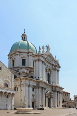 Brescia İtalya'nın tarihi merkezinde Clear Sunny yaz günü