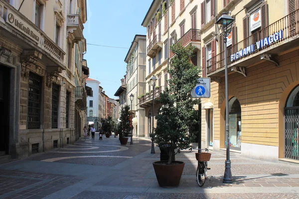 Čistý Slunný Letní Den Historickém Centru Italské Brescia — Stock fotografie