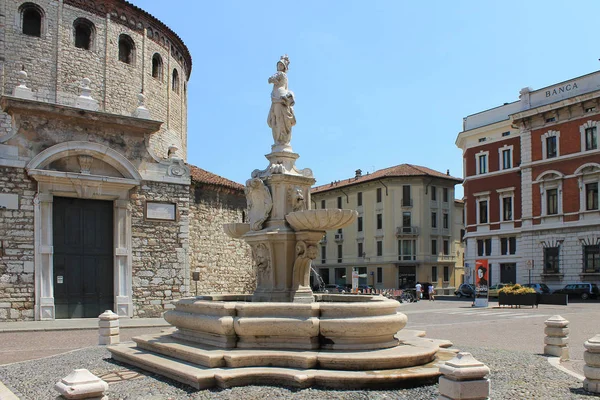 Claro Dia Verão Ensolarado Centro Histórico Brescia Itália — Fotografia de Stock