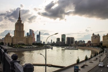Moskova / Rusya - 18 Temmuz 2019: Moskova oteli ve modern mimari kompleks Moskova şehrinin panoramik manzarası ,   