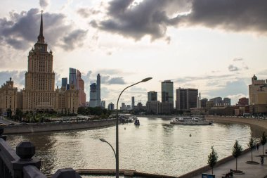 Moskova / Rusya - 18 Temmuz 2019: Moskova oteli ve modern mimari kompleks Moskova şehrinin panoramik manzarası ,   
