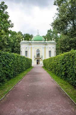 Yaz günü Moskova Rusya Kuskovo malikanesinde mimari ve Park topluluk Güzel tarihi bina
