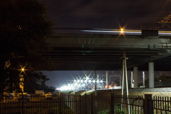 Gare Novogireevo Moscou Russie Avec Train Passant Sous Pont Routier — Photo