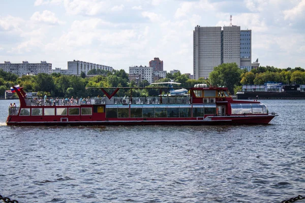 Moskva Ryssland Juli 2019 Fritidsbåt Khimki Reservoir Sommardag — Stockfoto