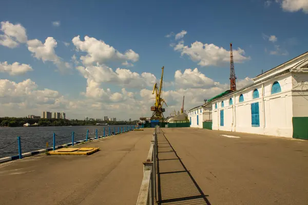 Москва Россия Июля 2019 Северный Речной Порт Действующими Грузовыми Кранами — стоковое фото